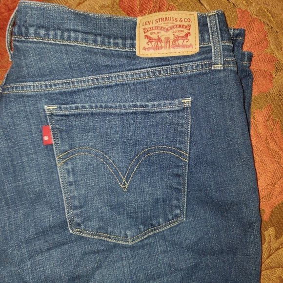 Levi's - Picture 1 of 10